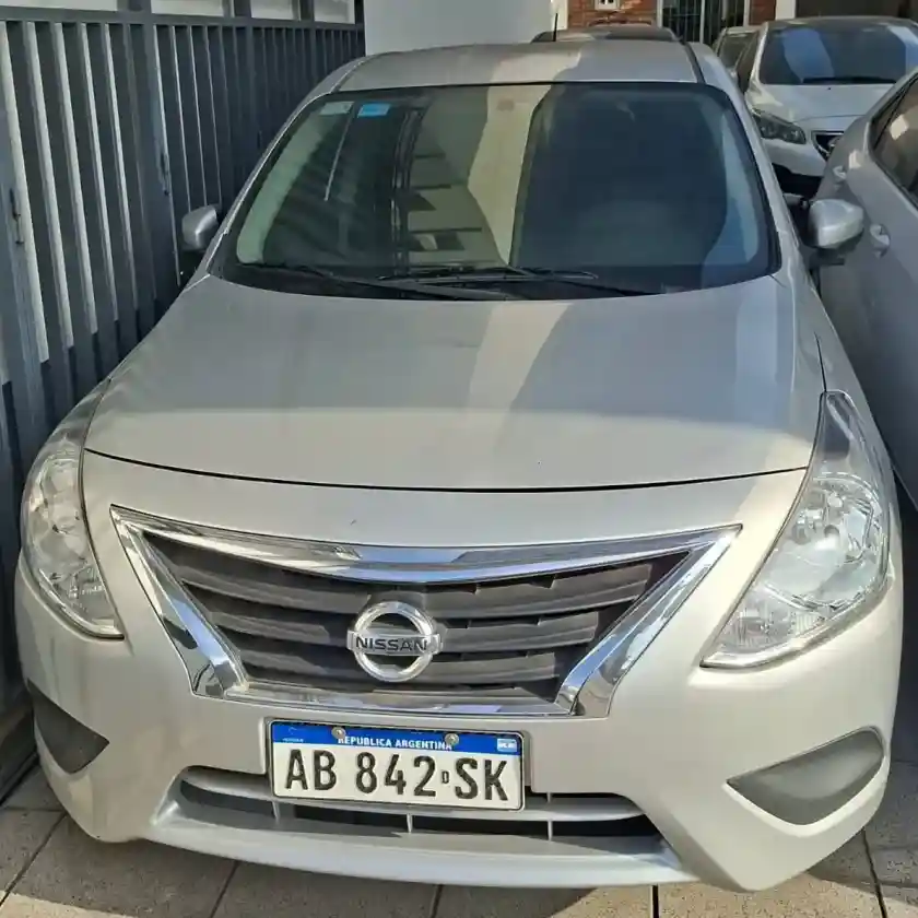 Nissan Versa 2017 - foto 1