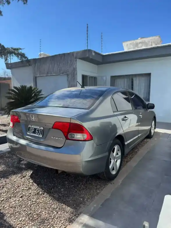 Honda Civic 1.8 Lxs At 2010 - foto 2