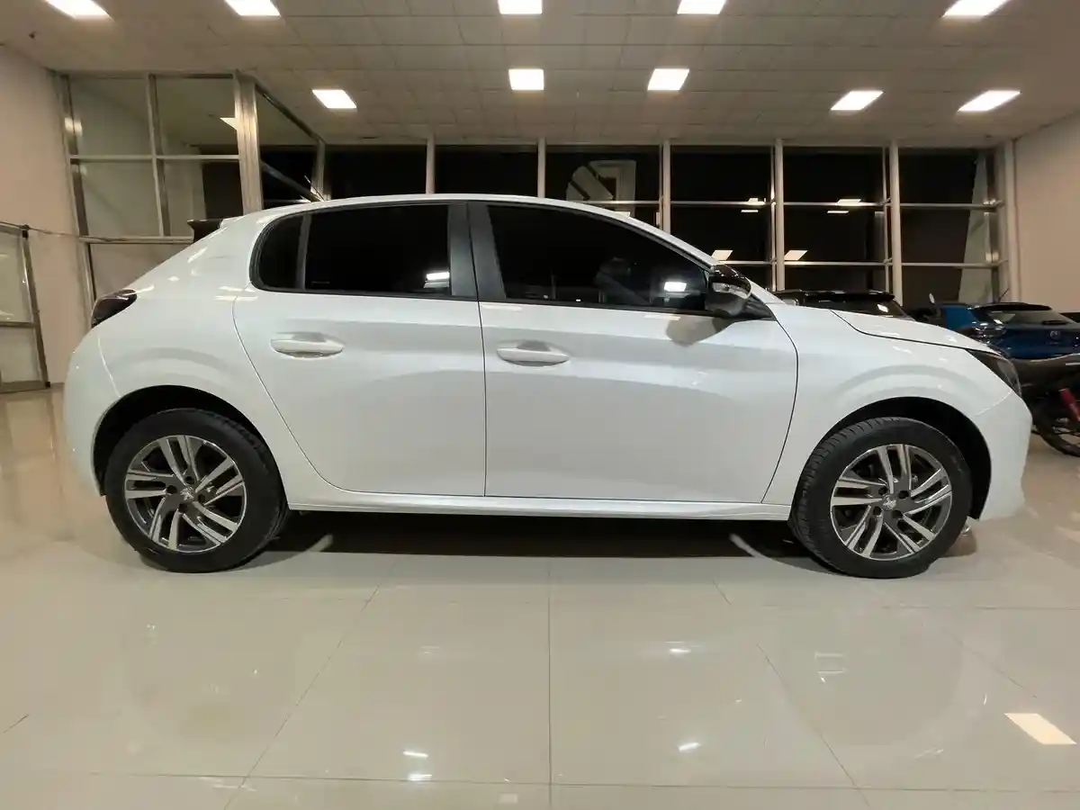 Peugeot 208 1.6 Feline Tiptronic 2024 - foto 5