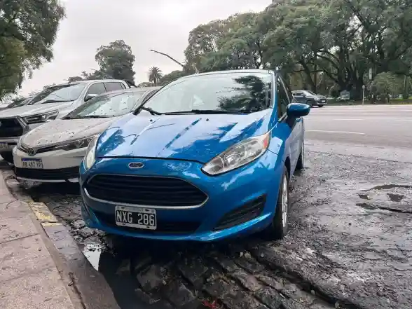 Ford Fiesta Kinetic 1.6 Se Plus 120Cv 2014 - foto 4