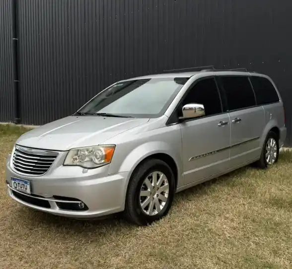 Chrysler Town &amp; Country 2012 - foto 1