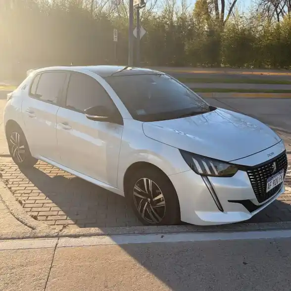 Peugeot 208 2023 - foto 1