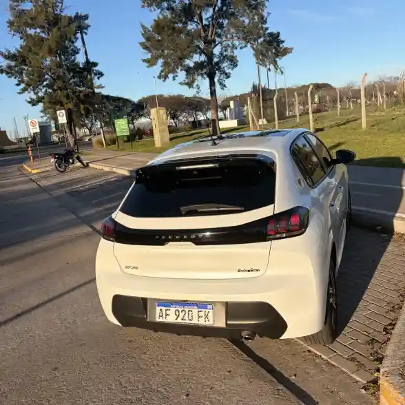Peugeot 208 1.6 Road Trip 2023 - foto 5