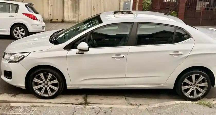 Citroën C4 Lounge 1.6 Thp 165 Feel Pack 10 Años 2018 - foto 4