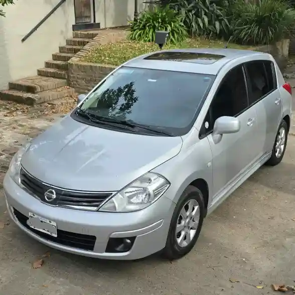 Nissan Tiida 1.8 Tekna 2011 - foto 1