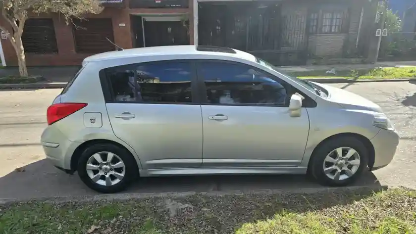 Nissan Tiida 1.8 Tekna 2011 - foto 4