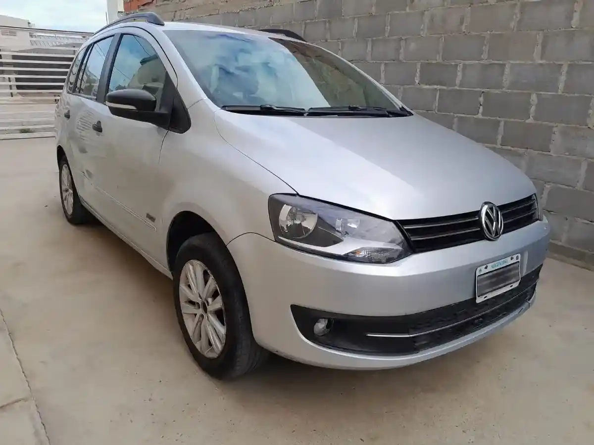 Volkswagen Suran 1.6 Highline 101Cv Cuero 2014 - foto 1