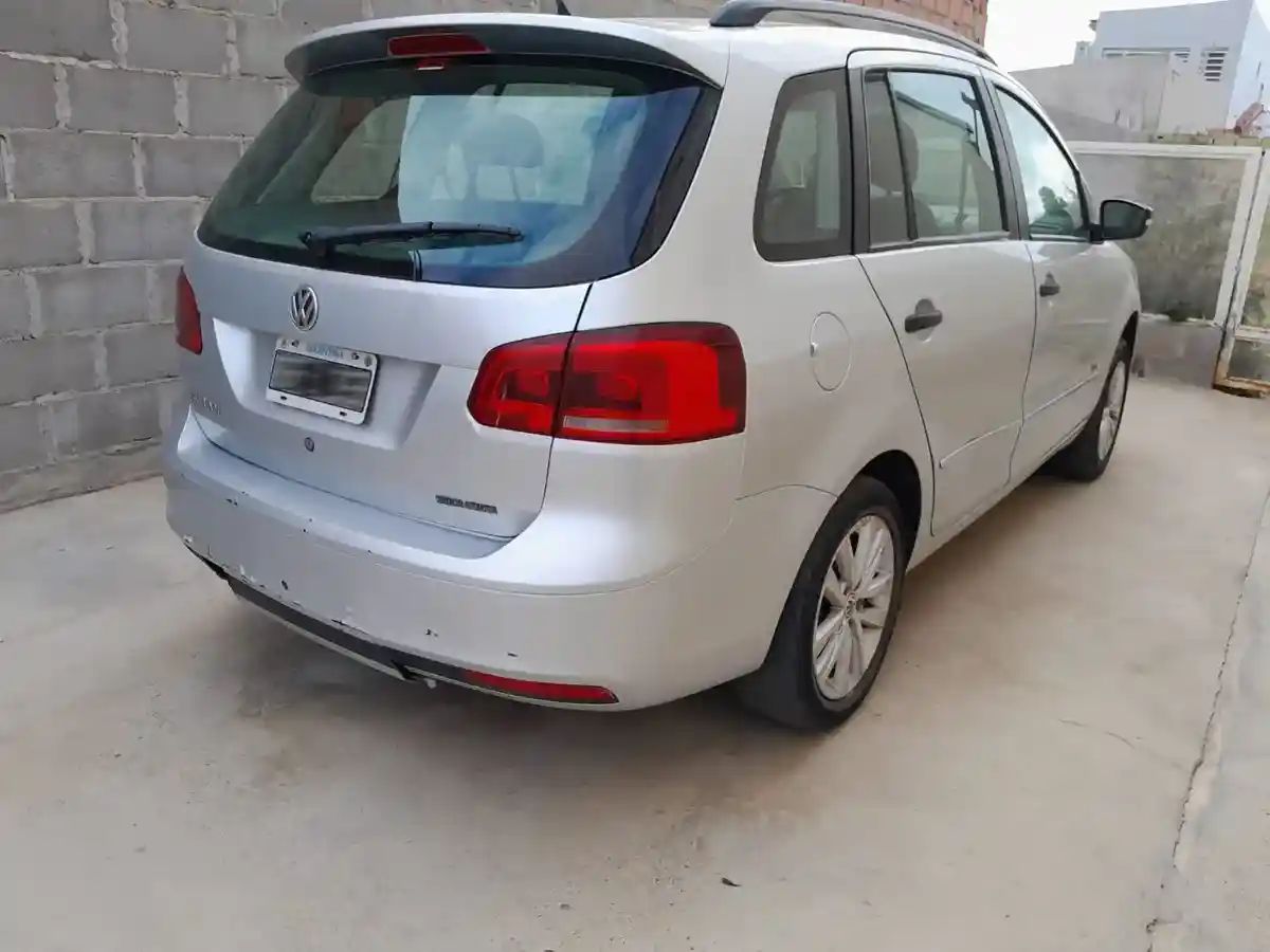 Volkswagen Suran 1.6 Highline 101Cv Cuero 2014 - foto 2