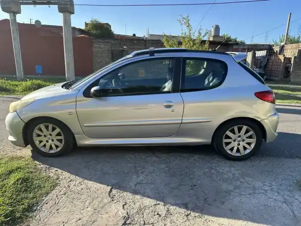 Peugeot 207 1.6 Xt 2011 - foto 2