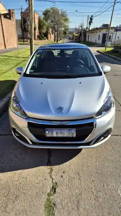 Peugeot 208 1.6 Feline 2017 - foto 2