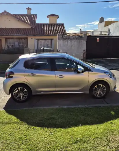Peugeot 208 1.6 Feline 2017 - foto 4