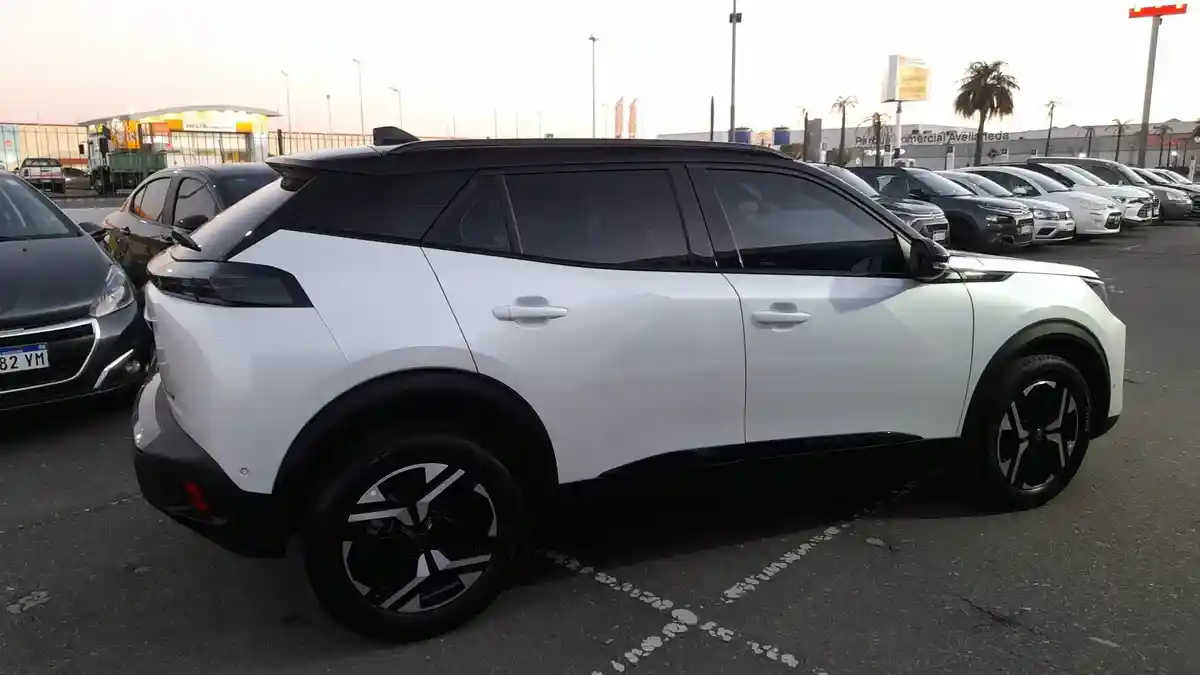 Peugeot 2008 1.0 T200 Gt Auto 2025 - foto 4