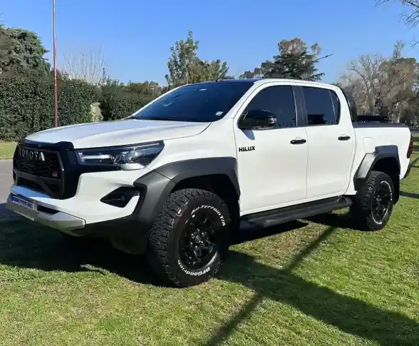 Toyota Hilux Pick-Up 2025 - foto 1