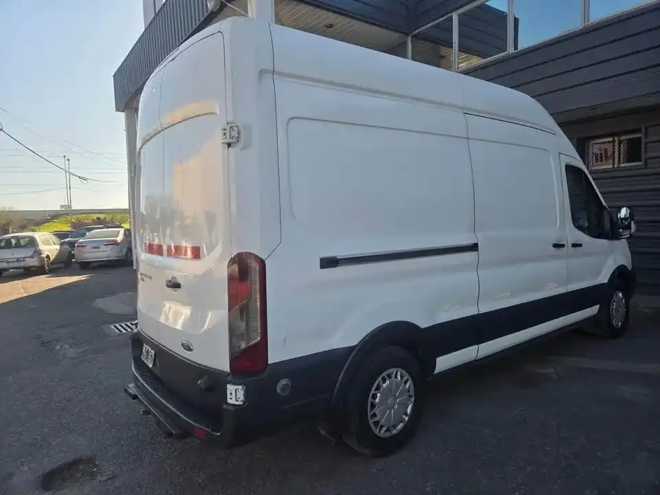 Ford Transit 2.2 Furgon Largo 350L 2015 - foto 5