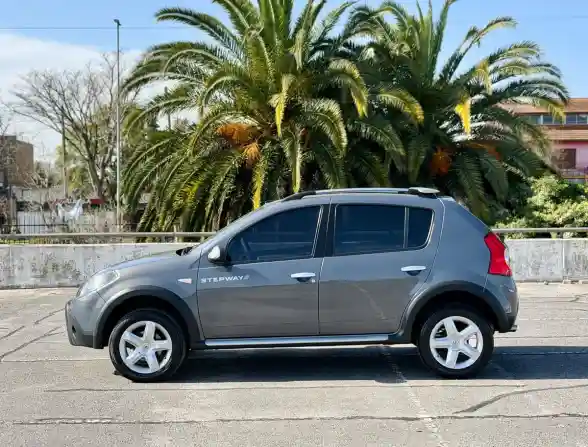 Renault Sandero Stepway 1.6 Confort 105Cv 2011 - foto 4