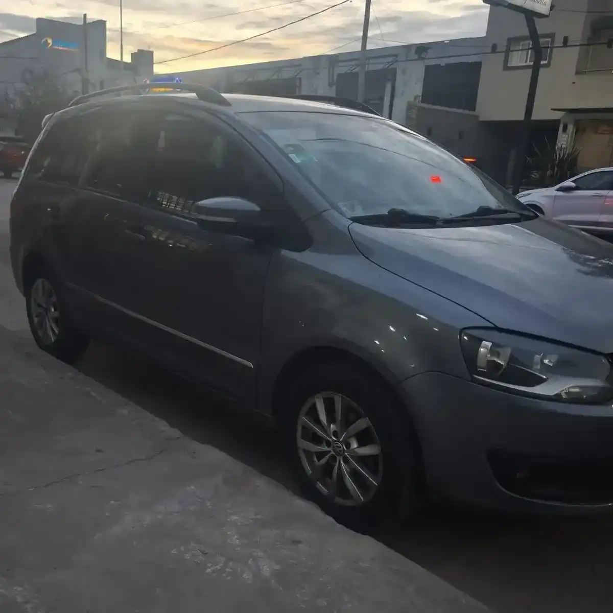 Volkswagen Suran 1.6 Highline 101Cv 2013 - foto 1