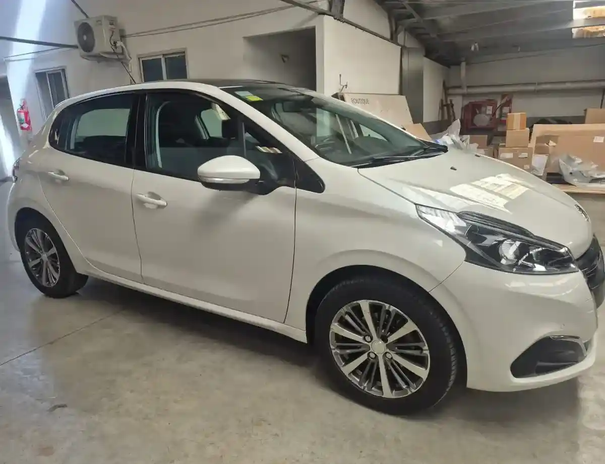 Peugeot 208 1.6 Feline 2019 - foto 2