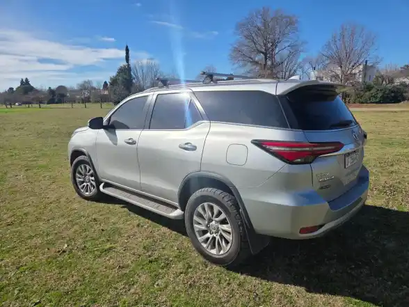 Toyota Hilux Sw4 2.8 Tdi 204 7A Automática 2022 - foto 3