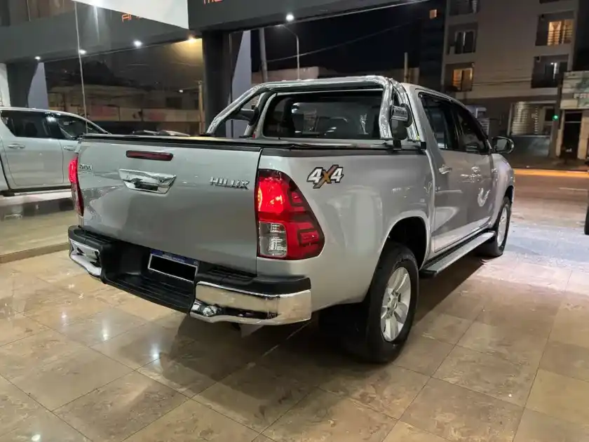 Toyota Hilux Pick-Up 2.8 Cd Sr 177Cv 4X4 2019 - foto 5