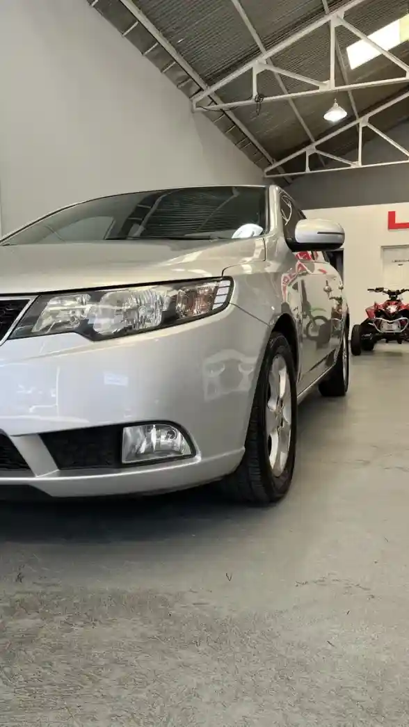 Kia Cerato Forte 2.0 Ex Full 2011 - foto 3