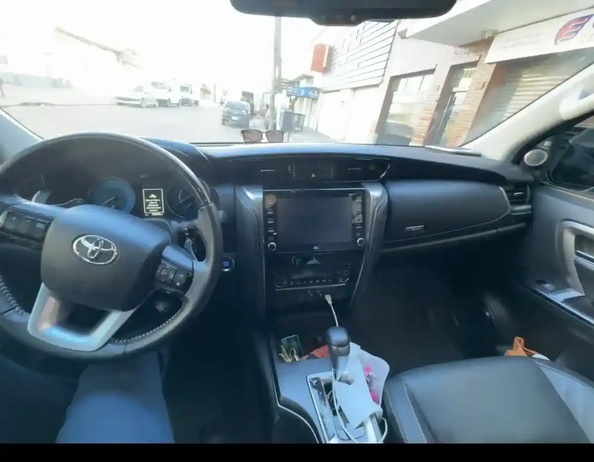 Toyota Sw4 2.8 Srx 204Cv 4X4 7As At 2022 - foto 4