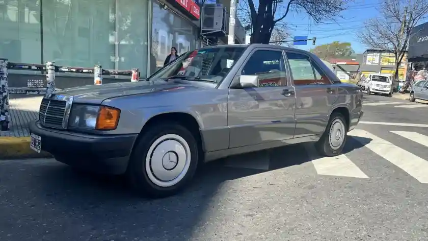 Mercedes-Benz 190 2.3 E 1993 - foto 1