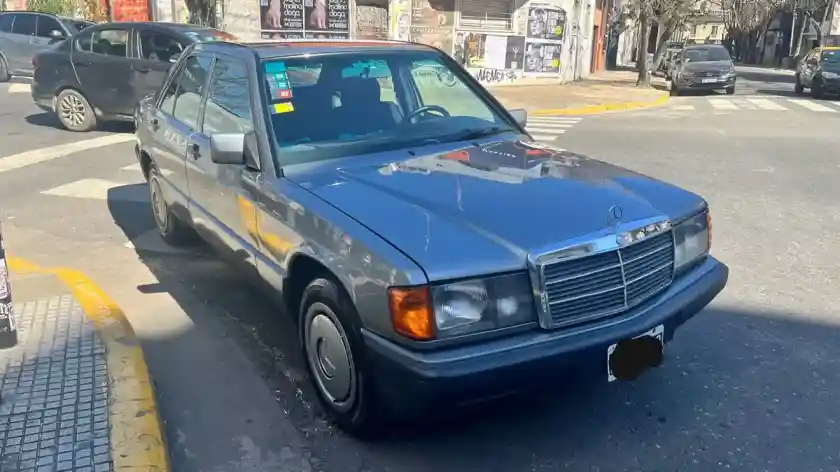 Mercedes-Benz 190 2.3 E 1993 - foto 2