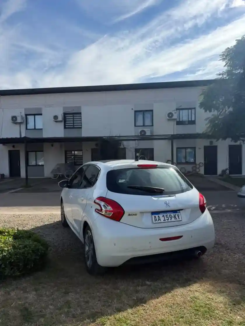 Peugeot 208 1.6 Feline Pack Cuir 2016 - foto 4