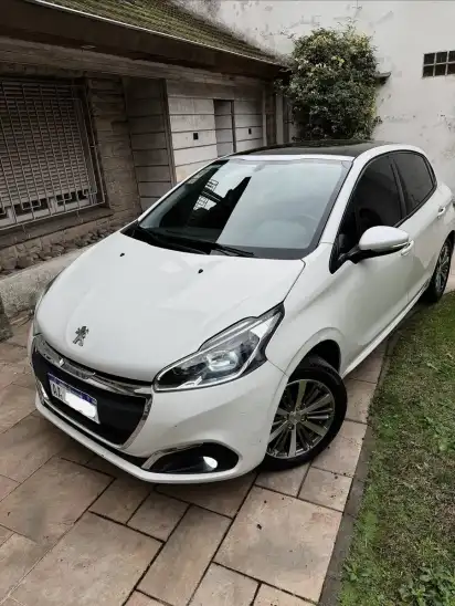 Peugeot 208 2016 - foto 1