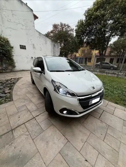 Peugeot 208 1.6 Allure Touchscreen 2016 - foto 2