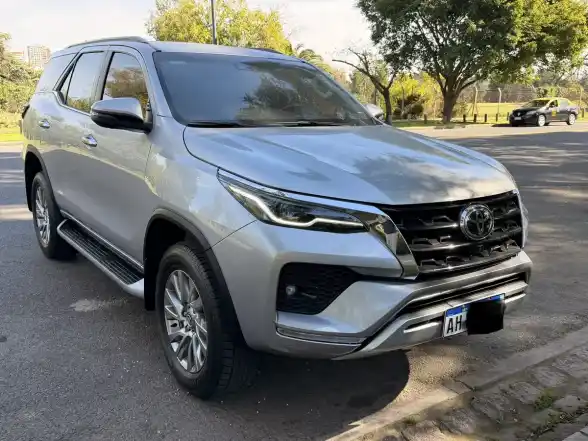 Toyota Hilux Sw4 2.8 Srx 177Cv 4X4 7As At 2023 - foto 2
