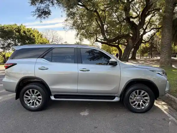 Toyota Hilux Sw4 2.8 Srx 177Cv 4X4 7As At 2023 - foto 3
