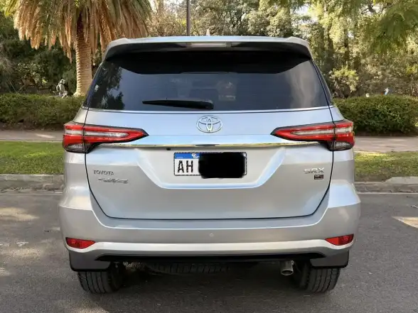 Toyota Hilux Sw4 2.8 Srx 177Cv 4X4 7As At 2023 - foto 4