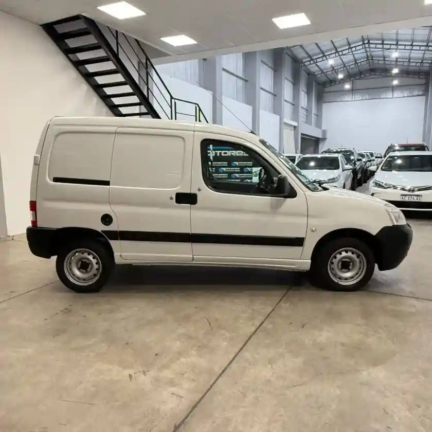 Peugeot Partner 1.6 Hdi Furgon Confort 92 2023 - foto 3