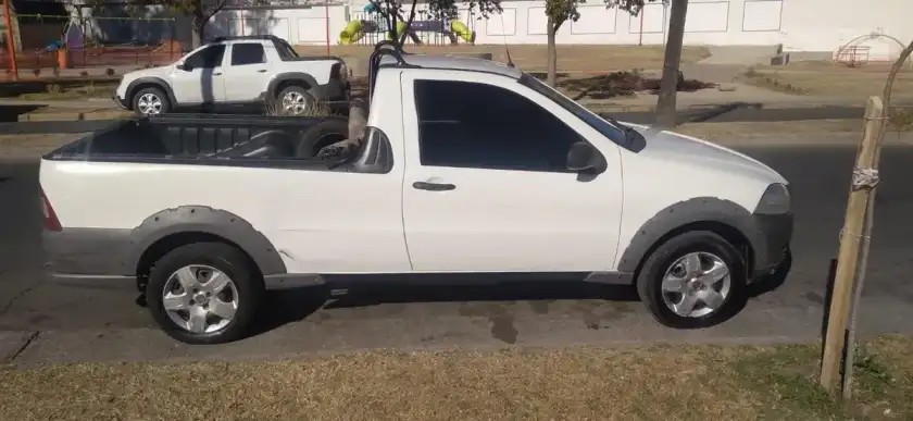 Fiat Strada 1.4 Working Cs C/Aa + Pack Seg 2014 - foto 3