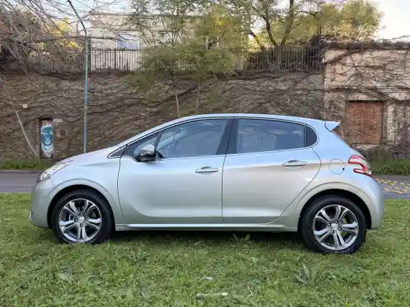 Peugeot 208 1.6 Feline 2013 - foto 2