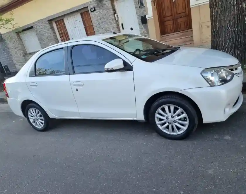 Toyota Etios 1.5 Xls 2014 - foto 2