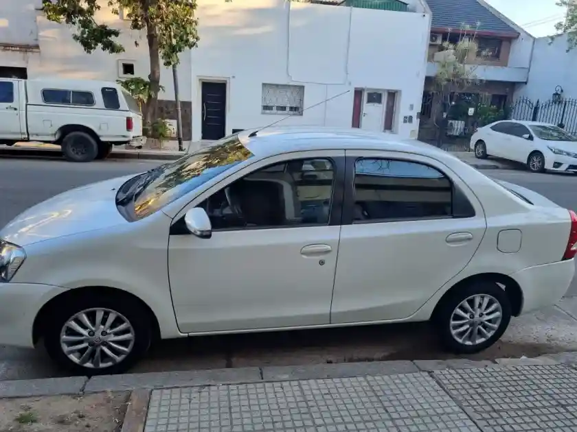 Toyota Etios 1.5 Xls 2014 - foto 3