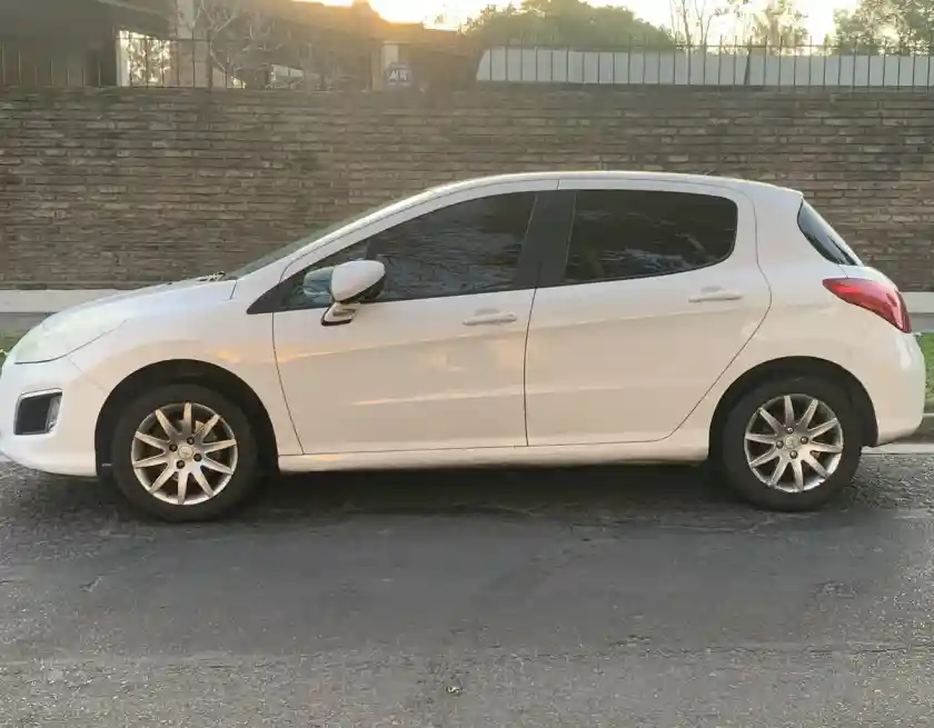Peugeot 308 2013 - foto 1