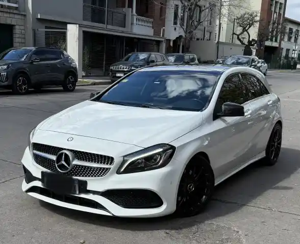 Mercedes-Benz Clase A 2.0 A250 Amg-Line 211Cv 2017 - foto 3