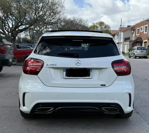 Mercedes-Benz Clase A 2.0 A250 Amg-Line 211Cv 2017 - foto 5