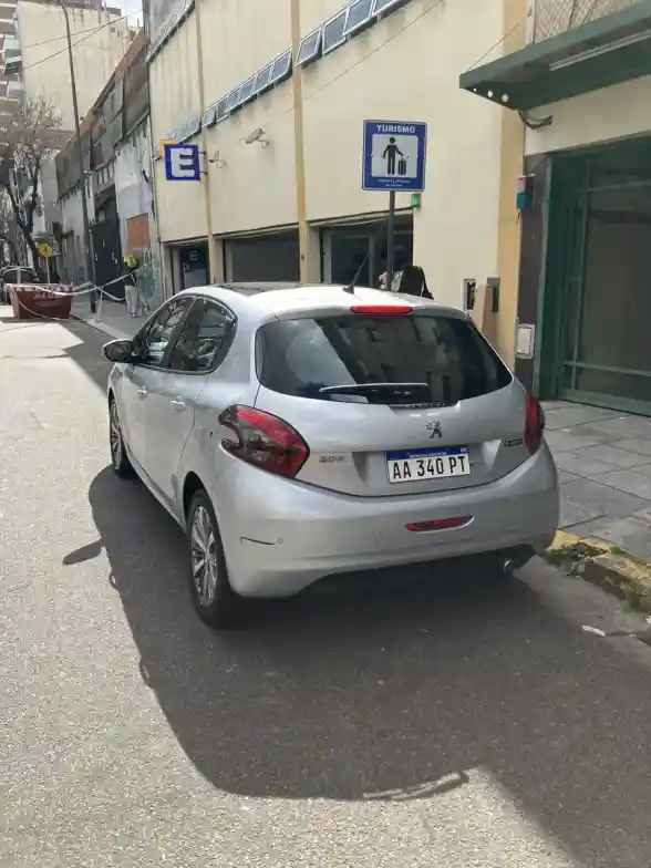 Peugeot 208 1.6 Allure Touchscreen 2016 - foto 3