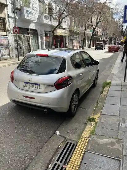 Peugeot 208 1.6 Allure Touchscreen 2016 - foto 4