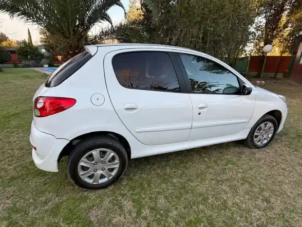 Peugeot 207 Compact Active 1.4 2014 - foto 4