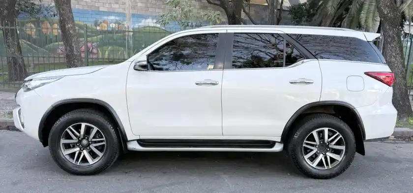 Toyota Sw4 2.8 Srx 177Cv 4X4 7As At 2017 - foto 4