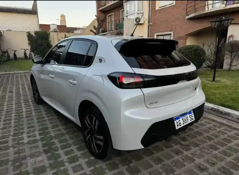 Peugeot 208 1.6 Road Trip Tiptronic 2023 - foto 3