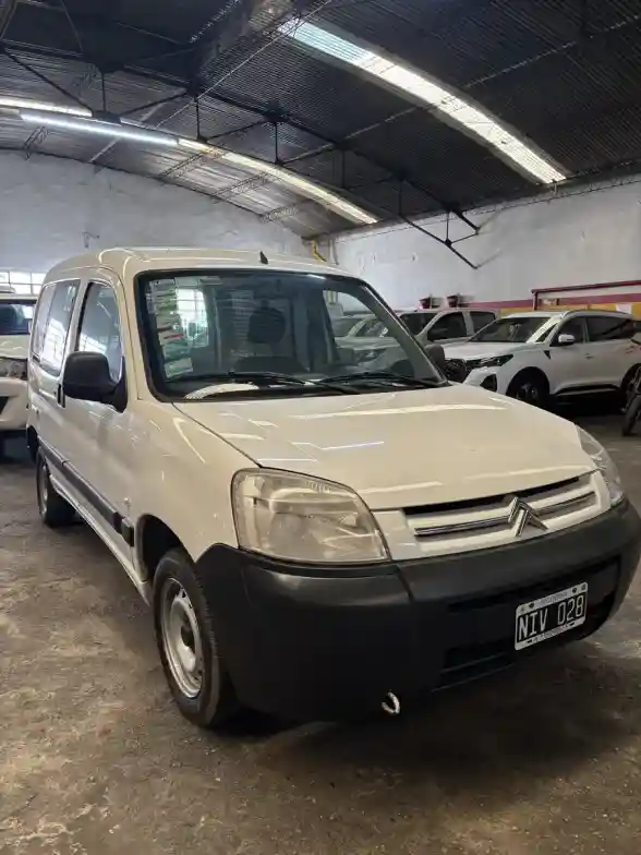 Citroën Berlingo Furgon 1.4 Pack 75Cv Am53 2013 - foto 2