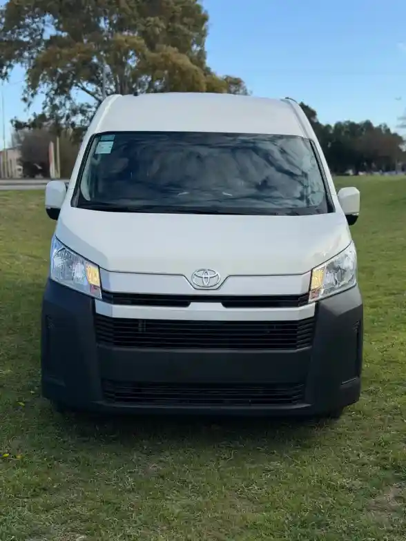 Toyota Hiace 2.8 Tdi Furgón 6At L2H2 3A 5P Nac. 2025 - foto 2
