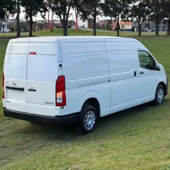 Toyota Hiace 2.8 Tdi Furgón 6At L2H2 3A 5P Nac. 2025 - foto 3
