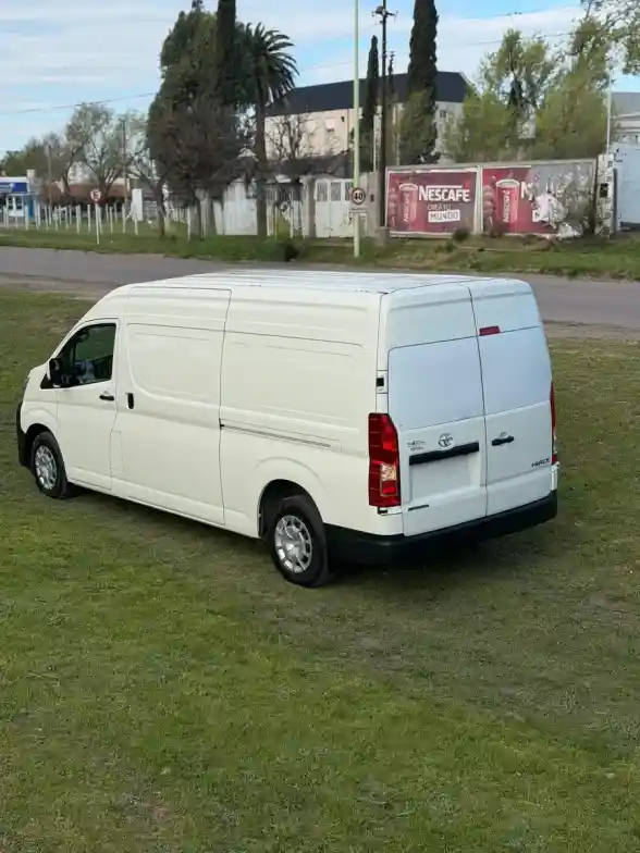 Toyota Hiace 2.8 Tdi Furgón 6At L2H2 3A 5P Nac. 2025 - foto 4